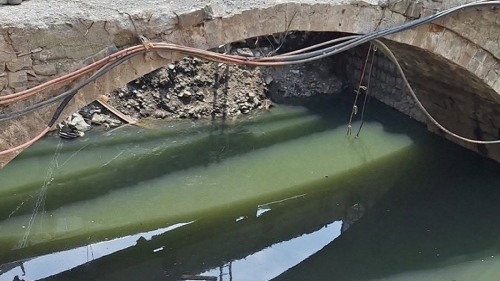 Rize’de Tarihi Köprü Altındaki Kötü Koku Tepki Çekiyor: “Vatandaş Bu Manzarayı Hak Etmiyor”